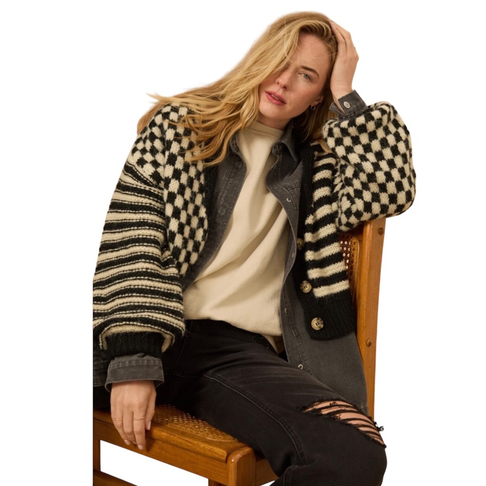 Altar'd State Claudia Checkered Cardigan at Mall of America size Large - Picture 4 of 10